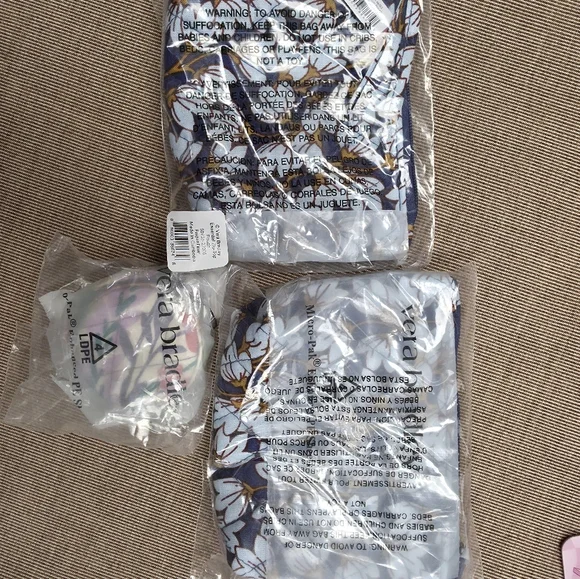 Vera Bradley Floral Cosmetic Bags Two Bags And Vera Measuring Tape - Picture 2 of 3